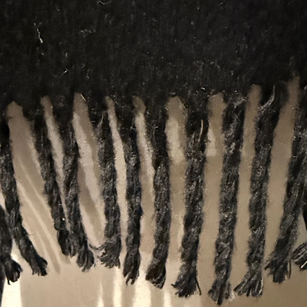Chaps Black and Gray Scarf Fringed Scarf Soft Warm Comfy